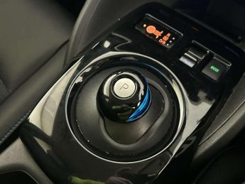 Nissan Leaf 40kWh N-Connecta Hatchback 5dr Electric Auto (150 ps)