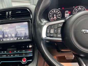 Jaguar F-PACE 2.0 D240 Chequered Flag Auto AWD Euro 6 (s/s) 5dr