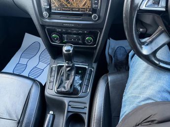 Skoda Superb 2.0 TDI Elegance DSG Euro 5 (s/s) 5dr