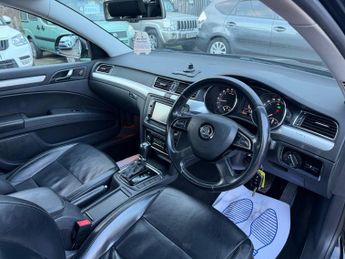 Skoda Superb 2.0 TDI Elegance DSG Euro 5 (s/s) 5dr
