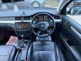 Skoda Superb 2.0 TDI Elegance DSG Euro 5 (s/s) 5dr