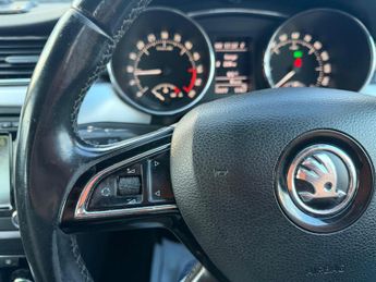 Skoda Superb 2.0 TDI Elegance DSG Euro 5 (s/s) 5dr