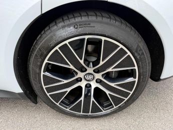 Porsche Taycan Performance Plus 93.4kWh Auto RWD 4dr (11kW Charger)