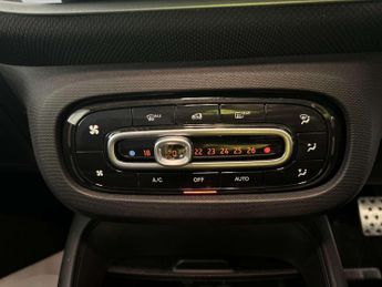 Smart forfour 17.6kWh Premium Hatchback 5dr Electric Auto (22kW Charger) (82 p