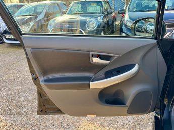 Toyota Prius 1.8 VVT-h T Spirit 10th Anniversary CVT Euro 5 (s/s) 5dr