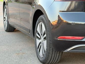 Volkswagen e-Golf 35.8kWh e-Golf Auto 5dr