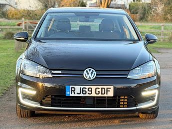 Volkswagen e-Golf 35.8kWh e-Golf Auto 5dr