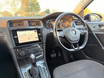 Volkswagen e-Golf 35.8kWh e-Golf Auto 5dr