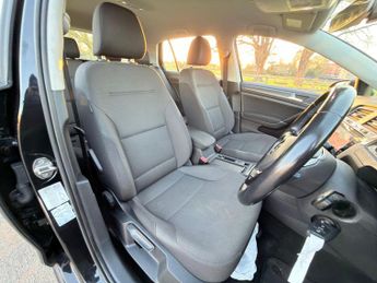 Volkswagen e-Golf 35.8kWh e-Golf Auto 5dr