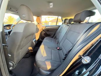 Volkswagen e-Golf 35.8kWh e-Golf Auto 5dr