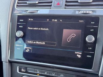 Volkswagen e-Golf 35.8kWh e-Golf Auto 5dr