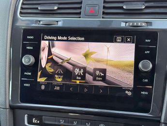 Volkswagen e-Golf 35.8kWh e-Golf Auto 5dr