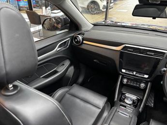 MG MG ZS 44.5kWh Exclusive Auto 5dr