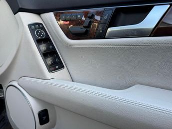 Mercedes-Benz C Class 1.8 C250 BlueEfficiency Elegance G-Tronic+ Euro 5 (s/s) 4dr