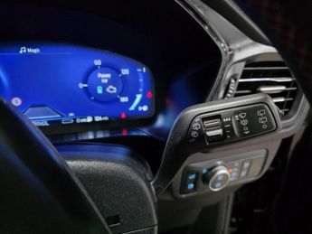 Ford Kuga 2.5 EcoBoost Duratec 14.4kWh ST-Line First Edition CVT Euro 6 (s