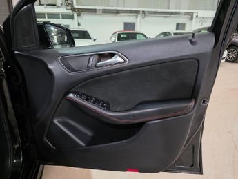 Mercedes-Benz B Class 1.6 B180 AMG Line 7G-DCT Euro 6 (s/s) 5dr