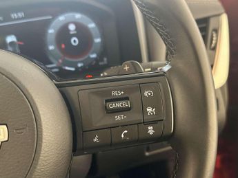 Nissan Qashqai 1.3 DIG-T MHEV N-Connecta SUV 5dr Petrol Hybrid XTRON Euro 6 (s/