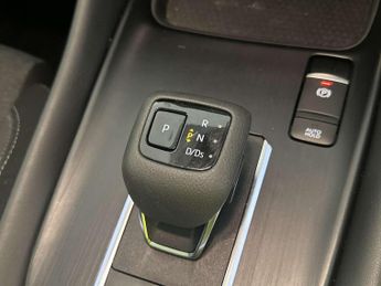 Nissan Qashqai 1.3 DIG-T MHEV N-Connecta SUV 5dr Petrol Hybrid XTRON Euro 6 (s/