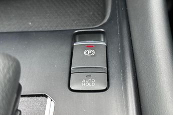 Nissan Qashqai 1.3 DIG-T (158ps) N-Connecta [Glass Roof]