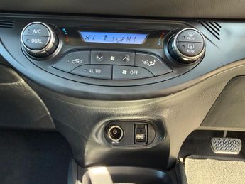 Toyota Yaris 1.5 VVT-h Icon E-CVT Euro 6 5dr