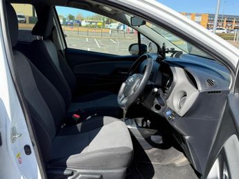 Toyota Yaris 1.5 VVT-h Icon E-CVT Euro 6 5dr