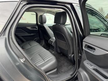 Jaguar F-PACE 2.0 D180 Portfolio Auto AWD Euro 6 (s/s) 5dr