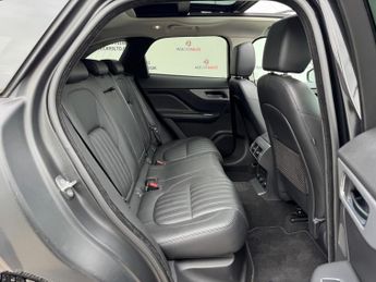 Jaguar F-PACE 2.0 D180 Portfolio Auto AWD Euro 6 (s/s) 5dr