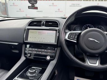 Jaguar F-PACE 2.0 D180 Portfolio Auto AWD Euro 6 (s/s) 5dr