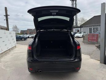 Jaguar F-PACE 2.0 D180 Portfolio Auto AWD Euro 6 (s/s) 5dr