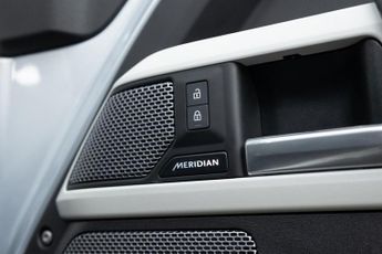 Land Rover Defender 110 3.0 D300 MHEV X-Dynamic HSE SUV 5dr Diesel Auto 4WD Euro 6 (s/s)