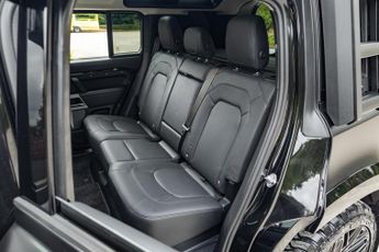 Land Rover Defender 110 3.0 D250 MHEV X-Dynamic HSE SUV 5dr Diesel Auto 4WD Euro 6 (s/s)