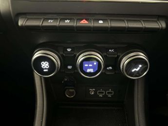 Renault Captur 1.6 E-TECH SE Edition SUV 5dr Petrol Hybrid Auto Euro 6 (s/s) (1