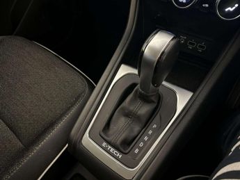 Renault Captur 1.6 E-TECH SE Edition SUV 5dr Petrol Hybrid Auto Euro 6 (s/s) (1