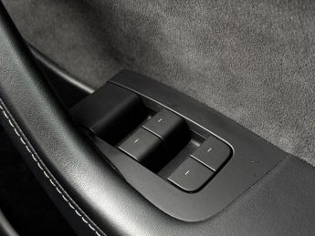 Tesla Model Y (Dual Motor) Long Range Auto 4WDE 5dr