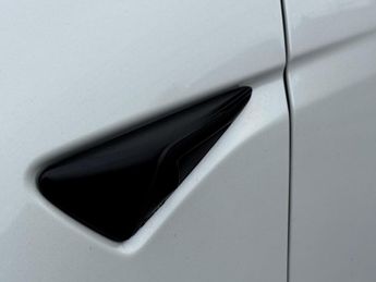 Tesla Model Y (Dual Motor) Long Range Auto 4WDE 5dr