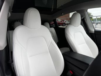 Tesla Model Y (Dual Motor) Long Range Auto 4WDE 5dr