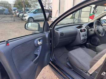 Vauxhall Corsa 1.4i 16v Active 5dr