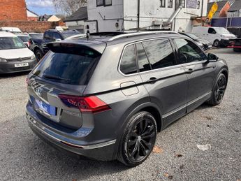 Volkswagen Tiguan 2.0 TDI R-Line Tech DSG 4Motion Euro 6 (s/s) 5dr