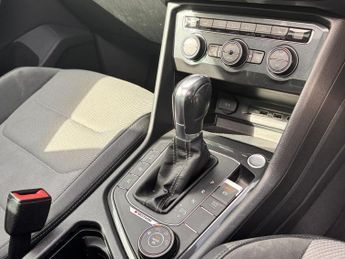 Volkswagen Tiguan 2.0 TDI R-Line Tech DSG 4Motion Euro 6 (s/s) 5dr