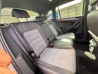 Volkswagen Tiguan 2.0 TDI R-Line Tech DSG 4Motion Euro 6 (s/s) 5dr