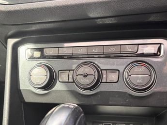 Volkswagen Tiguan 2.0 TDI R-Line Tech DSG 4Motion Euro 6 (s/s) 5dr