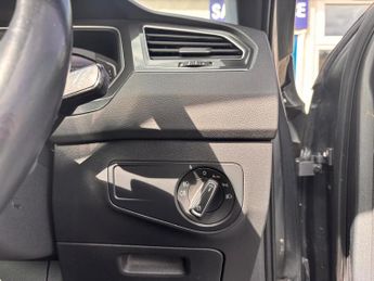 Volkswagen Tiguan 2.0 TDI R-Line Tech DSG 4Motion Euro 6 (s/s) 5dr