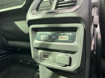 Volkswagen Tiguan 2.0 TDI R-Line Tech DSG 4Motion Euro 6 (s/s) 5dr