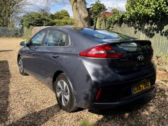 Hyundai IONIQ 1.6 h-GDi Premium DCT Euro 6 (s/s) 5dr