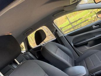 Ford Focus 1.6 Sport Auto 5dr