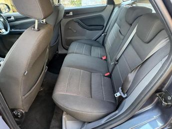 Ford Focus 1.6 Sport Auto 5dr