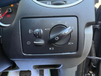 Ford Focus 1.6 Sport Auto 5dr