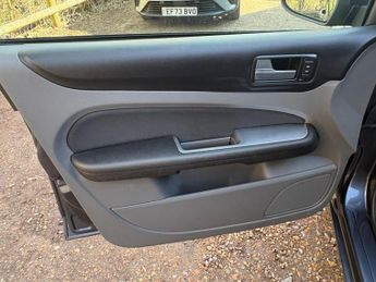 Ford Focus 1.6 Sport Auto 5dr