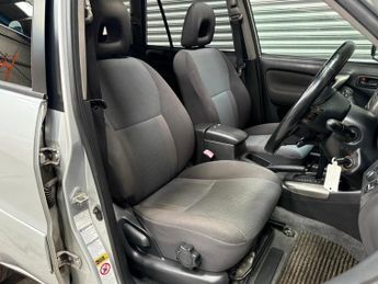 Toyota RAV4 2.0 VVT-i XT-R 4WD 5dr