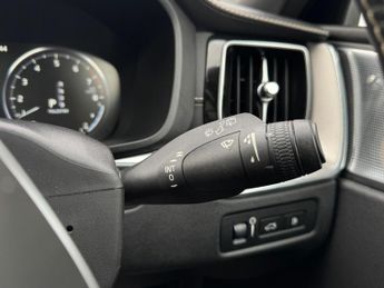 Volvo XC60 2.0h T8 Twin Engine 10.4kWh R-Design Pro Auto AWD Euro 6 (s/s) 5